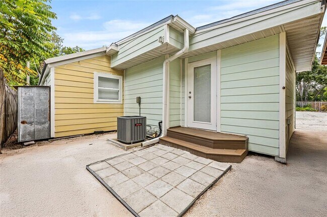 Building Photo - 2856 W Rainbow Cir