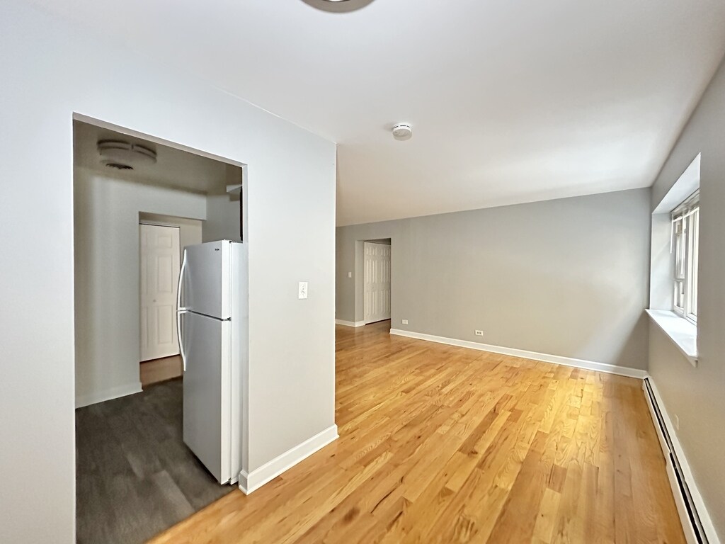 Building Photo - 6830 N Sheridan Rd