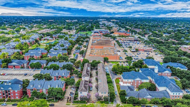 Building Photo - 2930 Brompton Square Dr