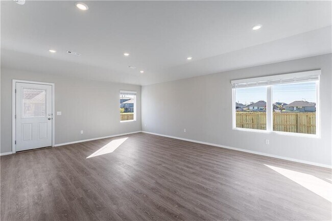 Building Photo - 2111 E Annette Dr