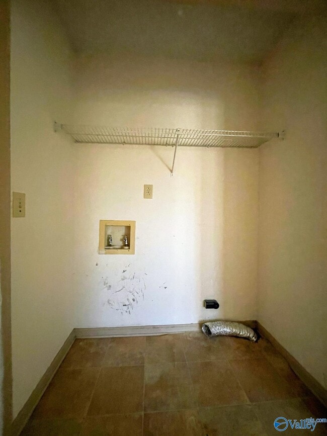 Building Photo - 603 Maysville Rd NE