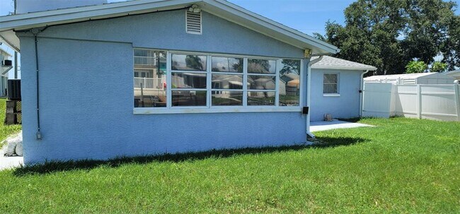 Building Photo - 13240 Starfish Dr