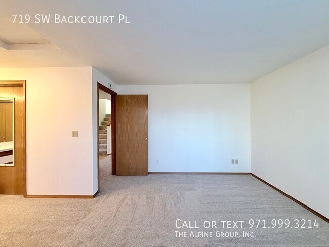 Building Photo - 719 SW Backcourt Pl