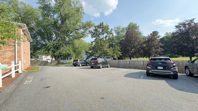Building Photo - 160 Tyngsboro Rd