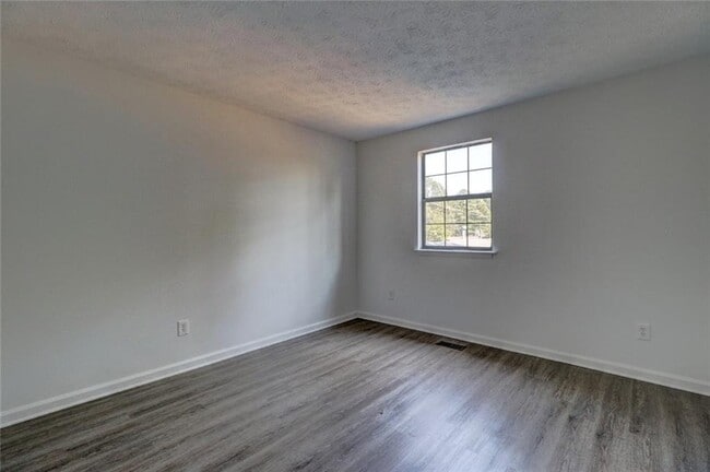 Building Photo - 2091 Mallard Way
