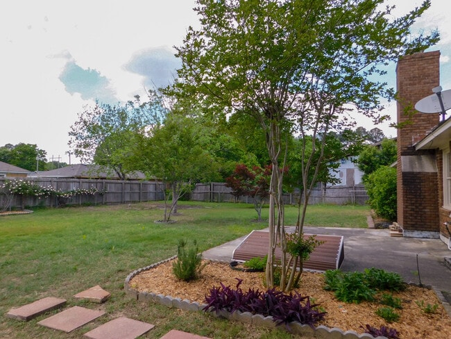 Building Photo - 212 Davors Dr