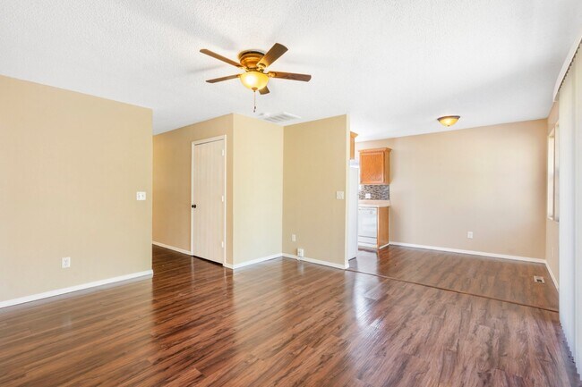 Building Photo - 1621 N Hillcrest Ave