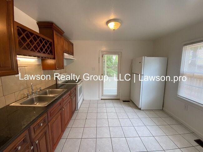 Building Photo - Two Bedroom Home In Salem with Spacious Ya...