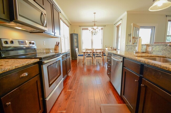 Building Photo - Cozy 3 Bedroom, 2 Bath, Fenced in Backyard in the Neighborhoods of Holly Ridge