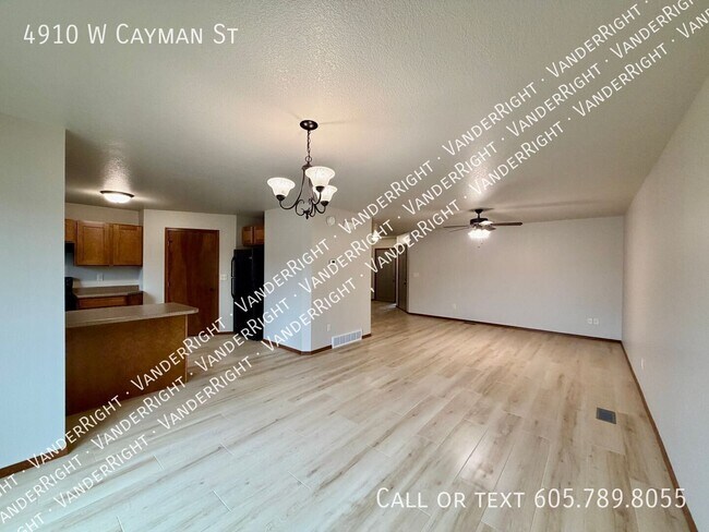 Building Photo - 4910 W Cayman St