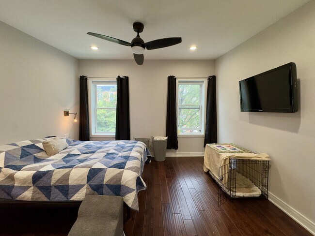 Building Photo - Charming 4Bed/3Bath in Riverside Neighborhood