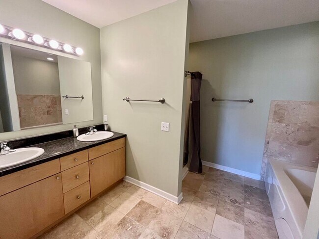 Building Photo - 3-bedroom, 2.5 bathroom partially furnished home in Saint Joseph