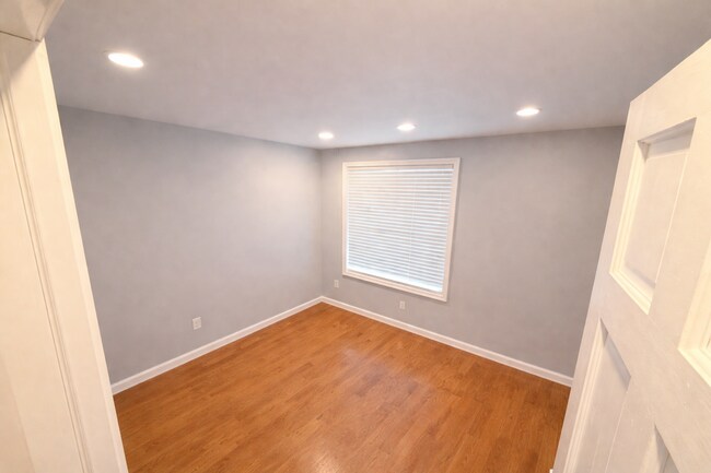 Building Photo - 217 Seward Ave NW