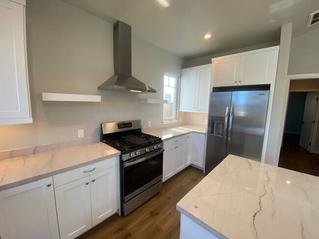 Building Photo - Pacific Grove Cottage!