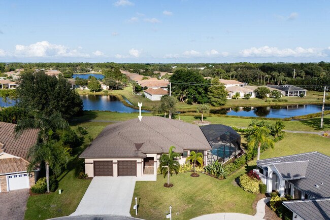 Building Photo - 1155 SW Bent Pine Cove