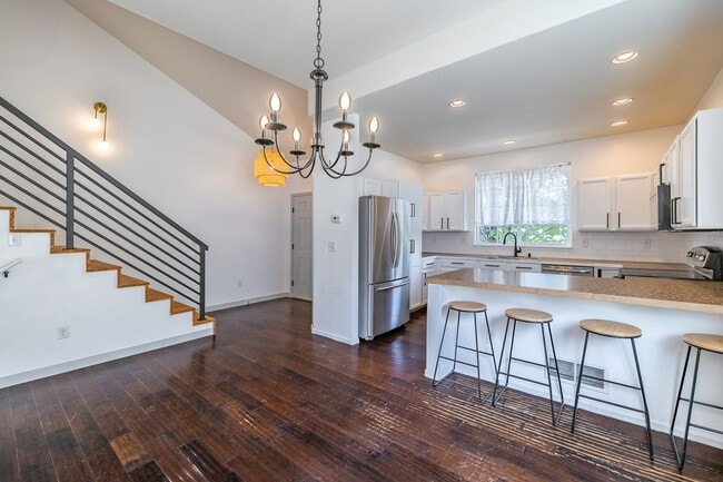 Building Photo - 4 Bed 3 Bath Located in Maple Hill Availab...