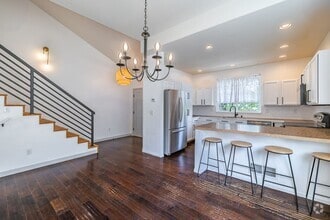 Building Photo - 4 Bed 3 Bath Located in Maple Hill Availab...