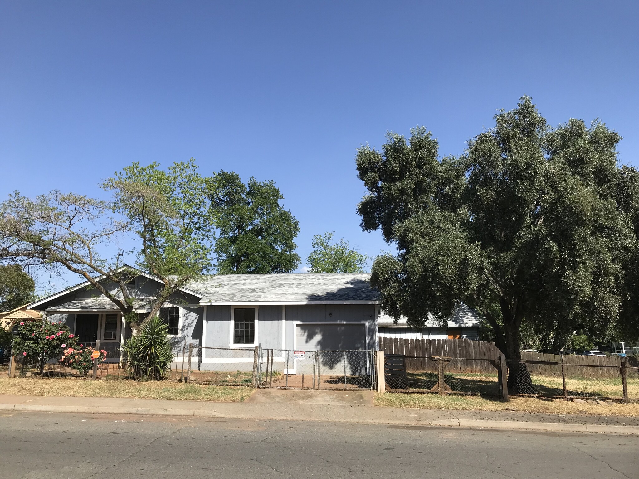 Building Photo - 3055 Spencer Ave