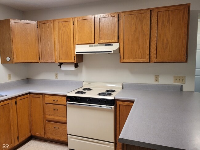 Building Photo - 250 Locust Ln