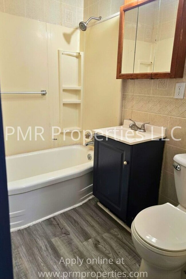 Building Photo - 2 Bedroom/ 1 Bathroom House