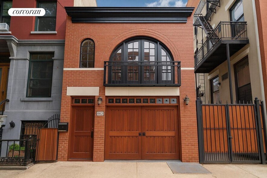 Building Photo - 603 Henry St