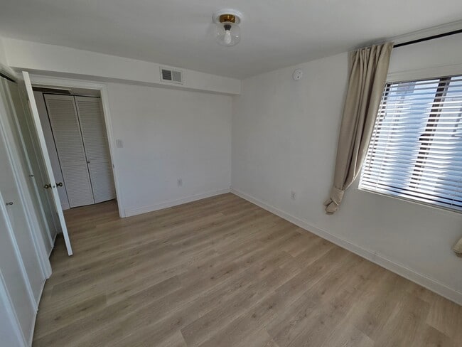 Building Photo - 2604 Tunlaw Rd NW