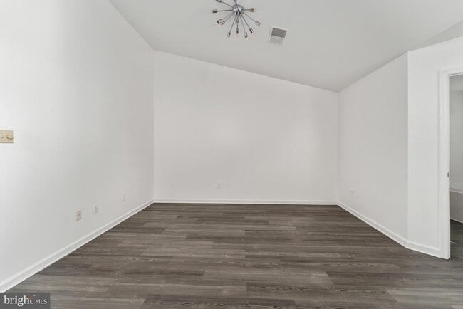 Building Photo - 7102 Finch Ln