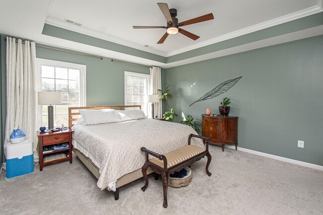 Building Photo - Spacious Home with Hot Tub, Fenced Yard an...