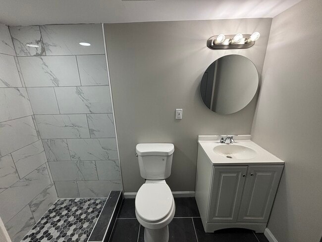 Building Photo - 3 bedroom townhome 21213