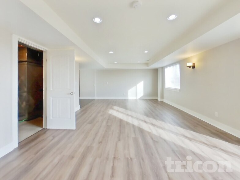 Building Photo - 1910 Mahogany Way