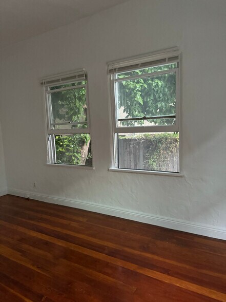 Building Photo - 1201 N Orange Grove Ave