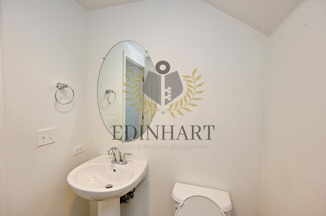 Building Photo - 3238 Lahar Ln