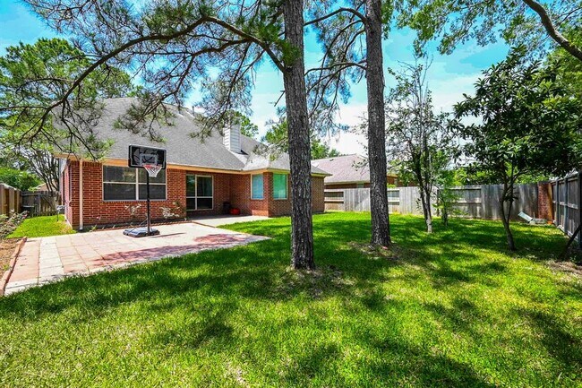 Building Photo - 18018 Somerset Knolls Ct