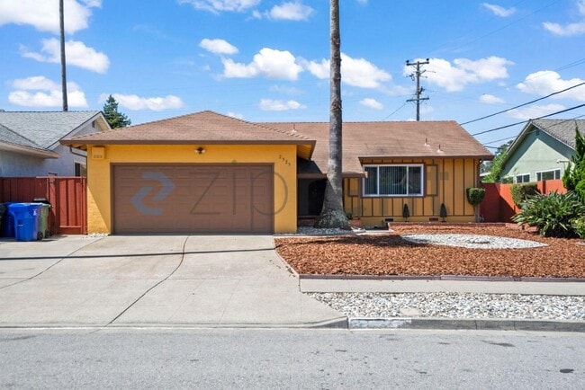 Building Photo - 2923 Birmingham Dr