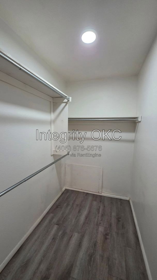 Building Photo - 3805 N Rockwell Ave