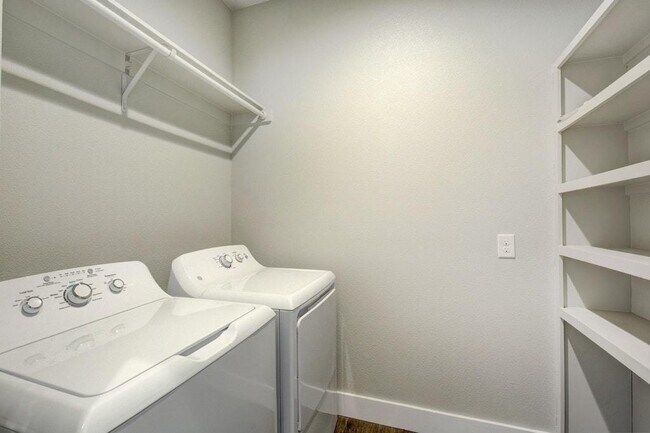 Building Photo - 901 Shoal Cliff Ct