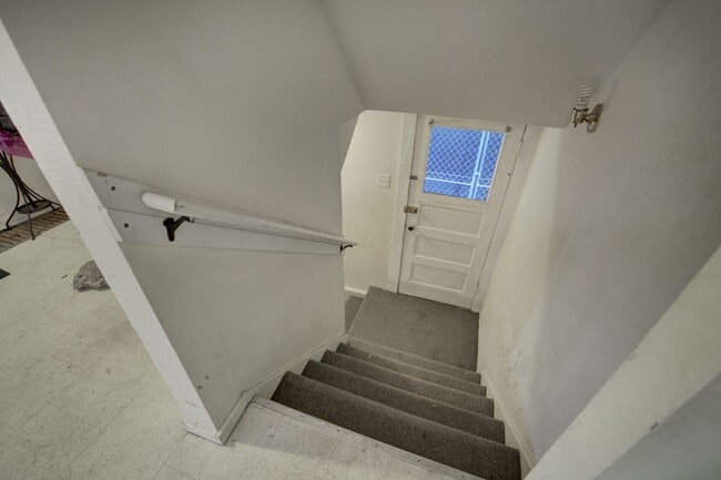 Building Photo - Huge U.W. Home Now Renting for September 2026