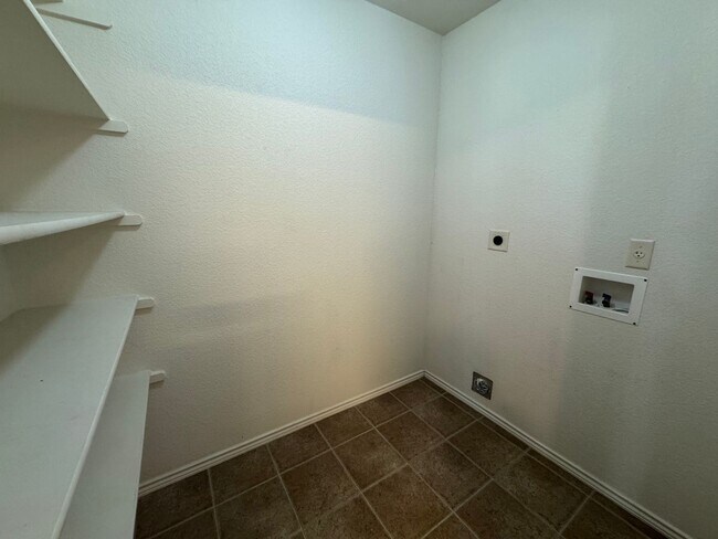 Building Photo - 3807 Ida Dr