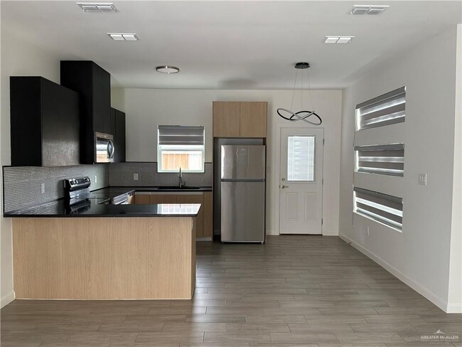 Building Photo - 15 Ventura Ave