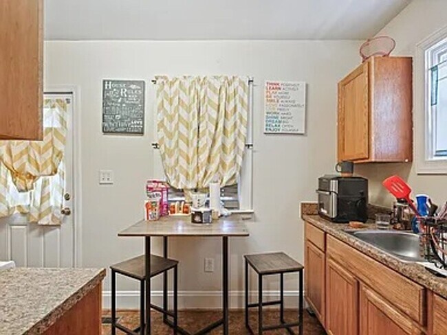 Building Photo - 2802 Berwick Ave