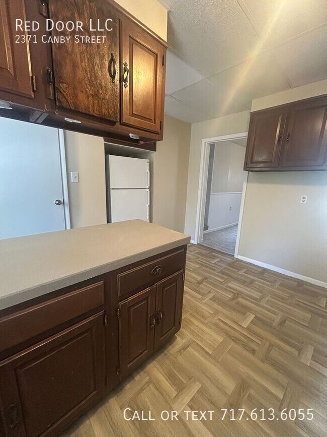 Building Photo - 2371 Canby St