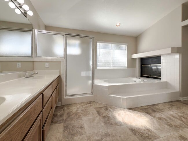 Building Photo - 4 BEDROOM / 3 CAR GARAGE MURRIETA HOME FOR...