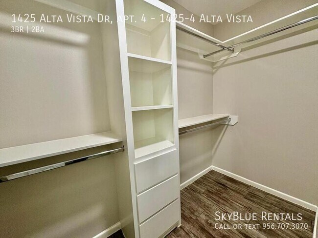 Building Photo - 1425 Alta Vista Dr