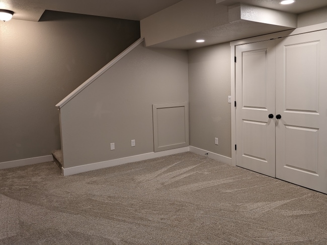 Building Photo - 5055 River Roads Dr