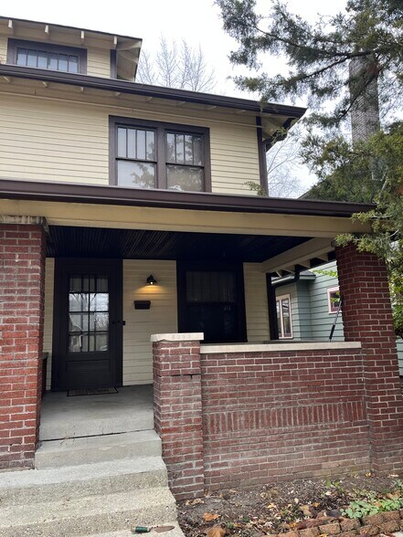 Primary Photo - 5753 E New York St