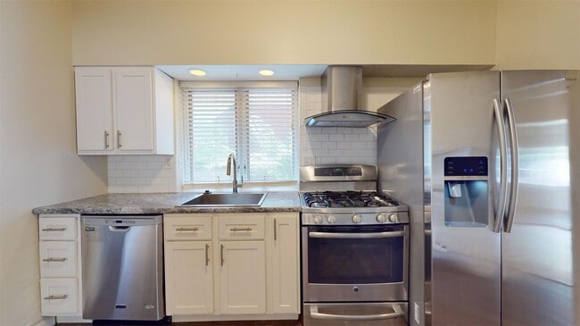 Building Photo - 7030 Clayton Rd