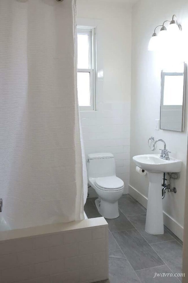 Building Photo - 598 12th Ave