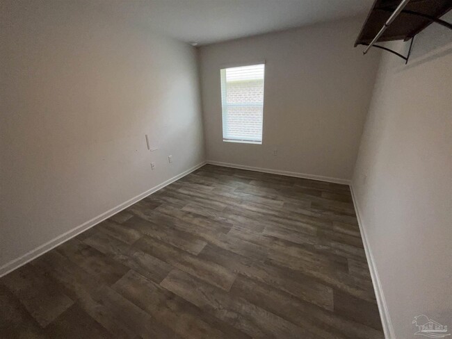 Building Photo - 7835 Lakeside Oaks Dr