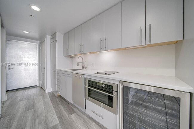 Building Photo - 1750 N Bayshore Dr