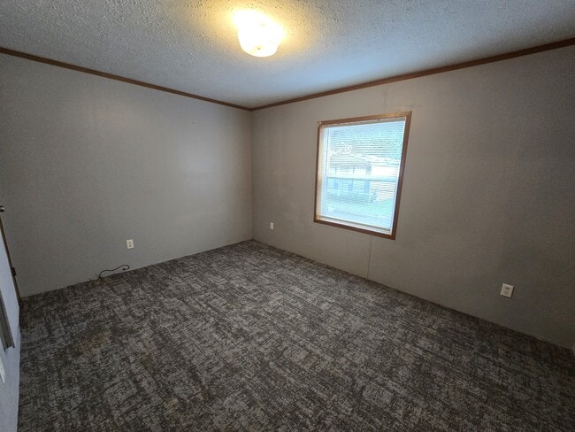 Building Photo - 700 W Ridgeway Ave